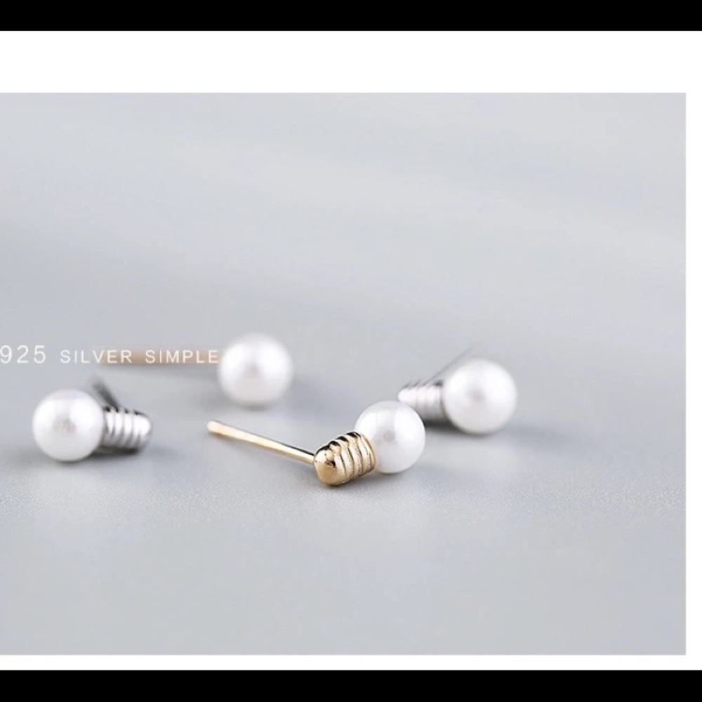 💜 (925) LIGHT BULB DESIGN STUD EARRINGS - Picture 6 of 6